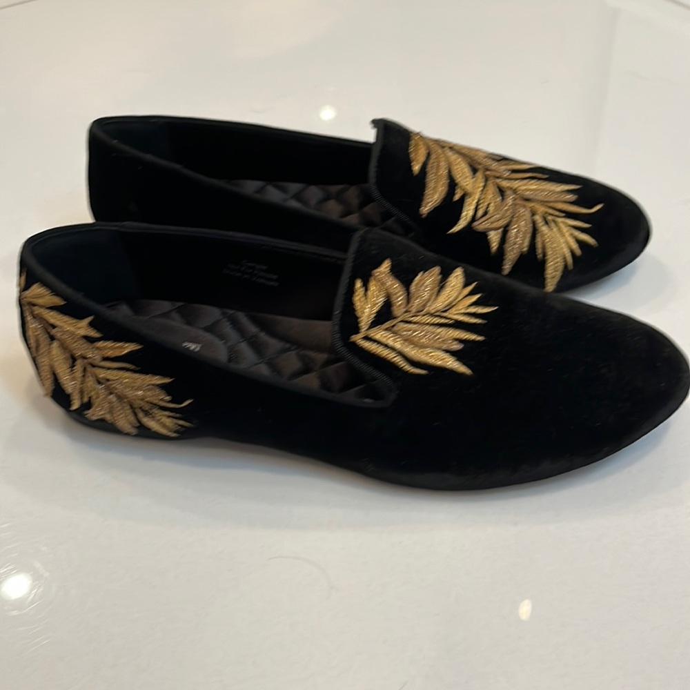 Black suede Birdies with gold detailing; limited edition! Size 8